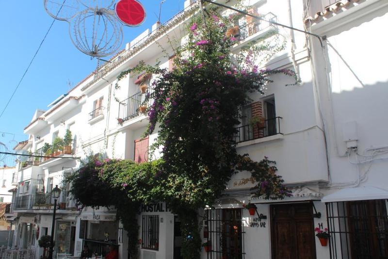 Hostal Paco Marbella Exterior photo